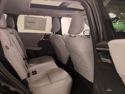 New 2025 Mitsubishi Outlander SEL image 12