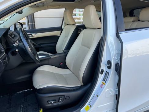 Used 2016 Lexus CT 200h w/ Navigation Package FWD image 37