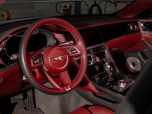 Used 2023 Bentley Flying Spur V8 image 9