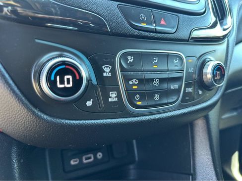 Used 2022 Chevrolet Equinox RS w/ Infotainment Package FWD image 26