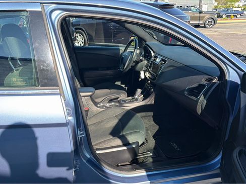 Used 2011 Chrysler 200 Touring FWD image 16