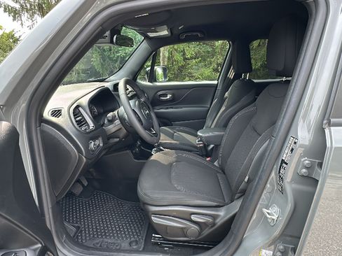 Used 2022 Jeep Renegade Altitude AWD/4WD image 13