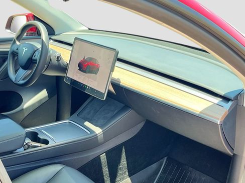 Used 2024 Tesla Model Y Long Range RWD image 30