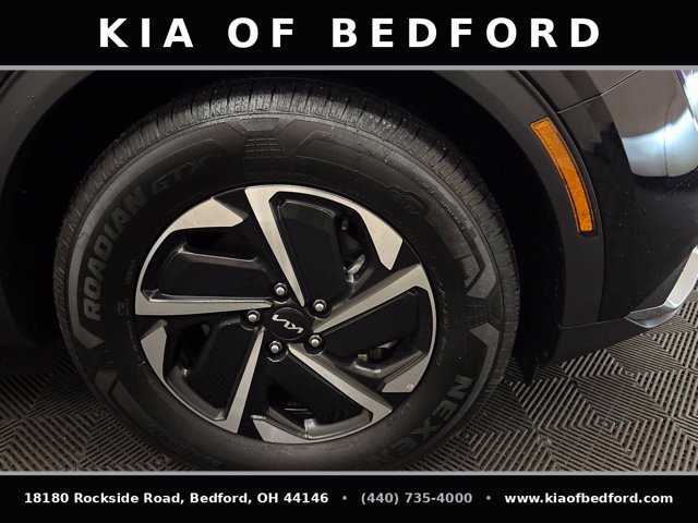 Certified 2025 Kia Sportage LX FWD image 30