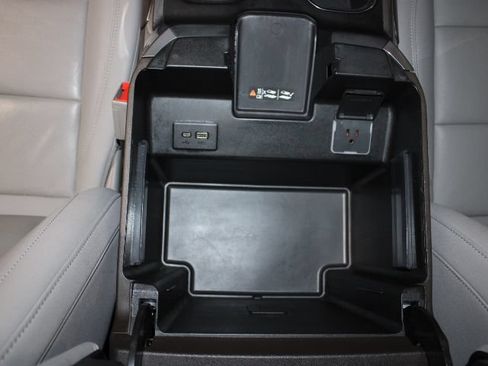 Used 2024 GMC Sierra 1500 SLT w/ SLT Premium Plus Package AWD/4WD image 34