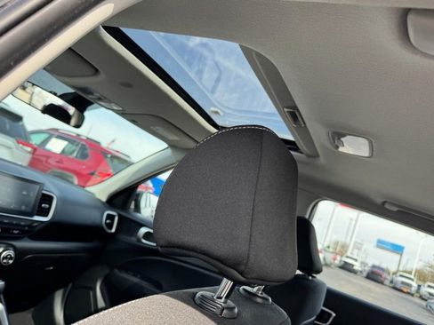 Certified 2024 Hyundai Venue SEL image 11