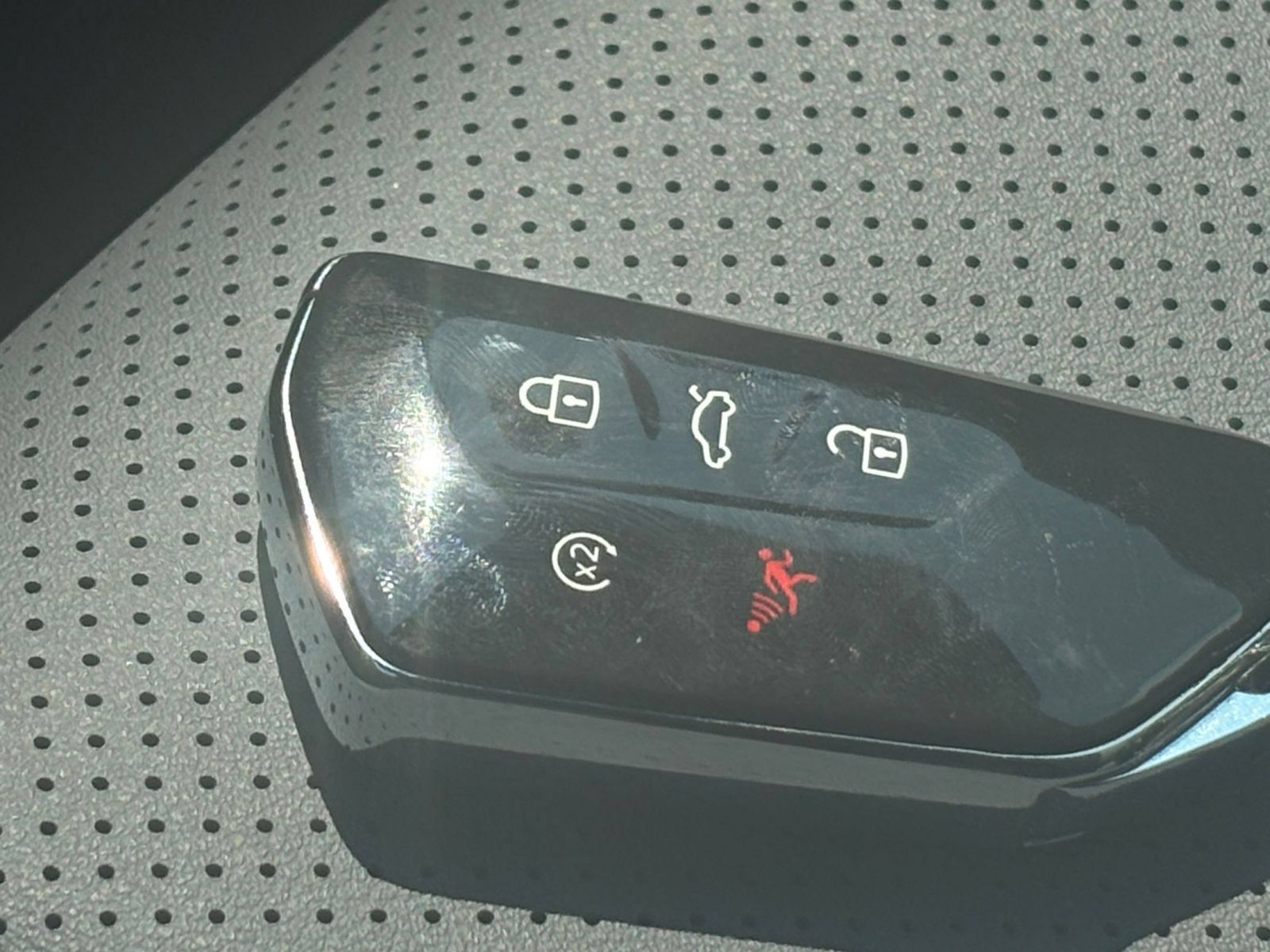 Used 2026 Volkswagen Tiguan SE AWD/4WD image 19