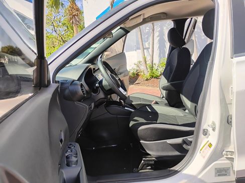 Used 2020 Nissan Kicks S image 9