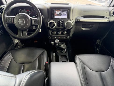 Used 2017 Jeep Wrangler Unlimited Sahara w/ Max Tow Package image 12