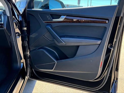 Used 2020 Audi Q5 Premium Plus image 23