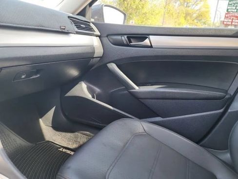 Used 2013 Volkswagen Passat 2.5 SE FWD image 18