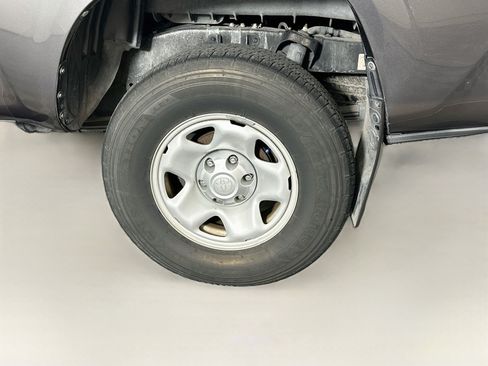 Used 2018 Toyota Tacoma SR RWD image 11