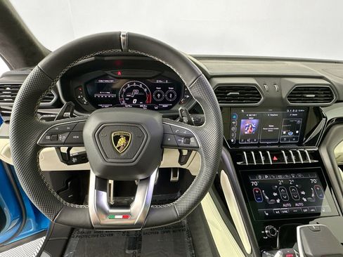 Used 2023 Lamborghini Urus S image 11