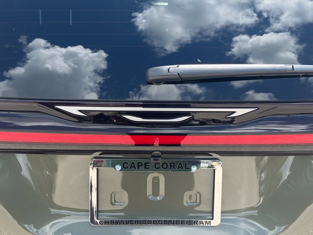 New 2027 Chrysler Pacifica Select w/ Family Tech Group FWD image 32