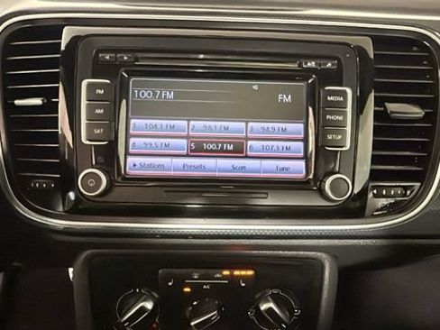 Used 2013 Volkswagen Beetle Turbo FWD image 23