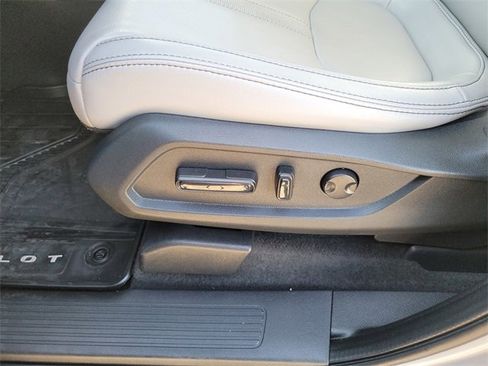 Used 2023 Honda Pilot Touring image 16