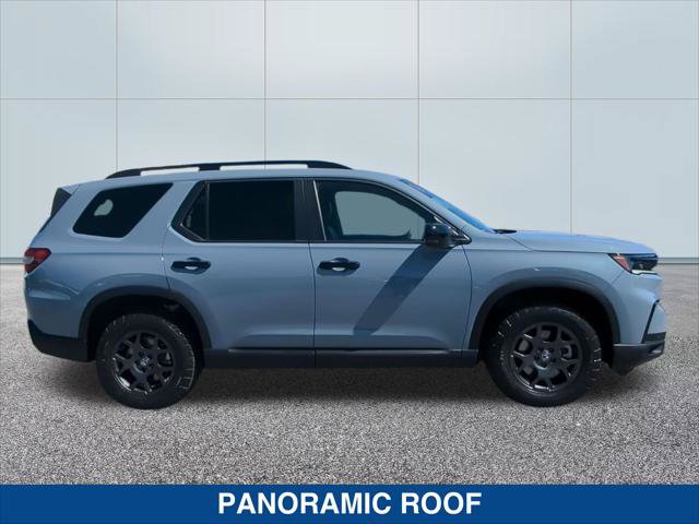 Used 2025 Honda Pilot TrailSport image 6
