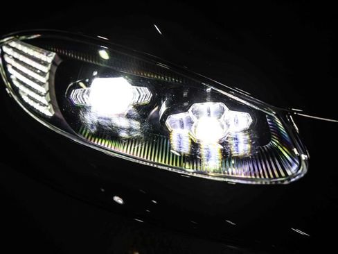 Used 2022 Aston Martin V8 Vantage Roadster image 26