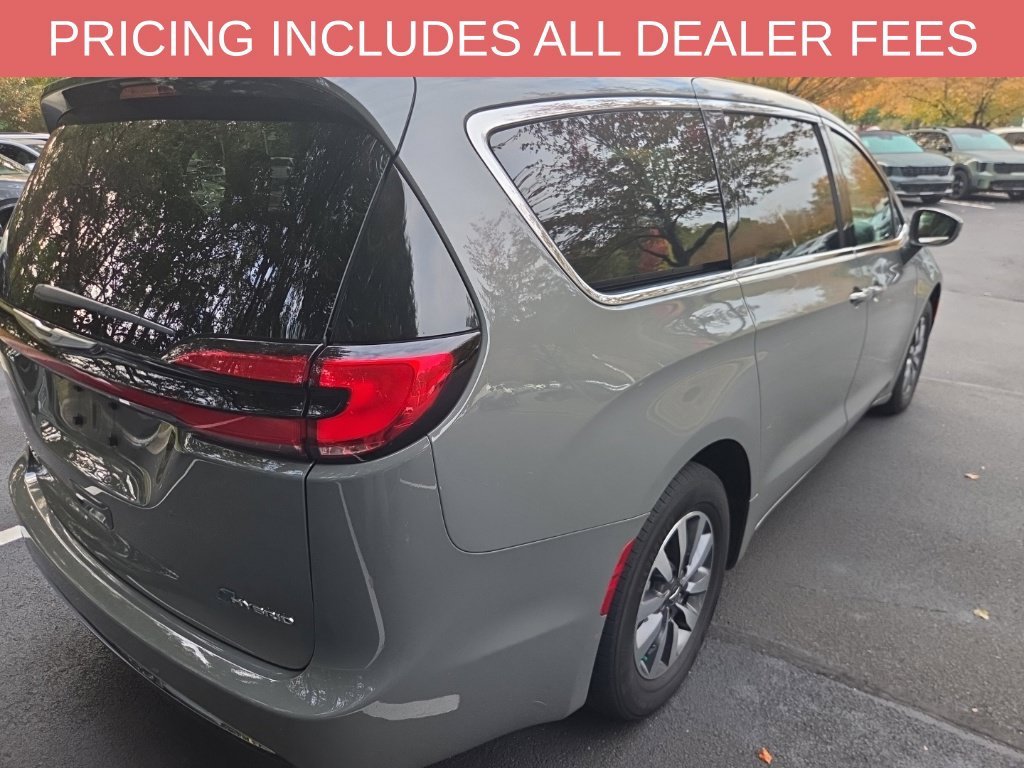 Used 2022 Chrysler Pacifica Touring-L FWD image 16