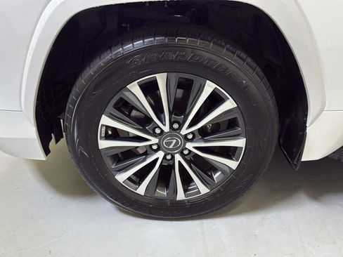 Used 2022 Lexus LX 600 4WD w/ Premium Package image 26