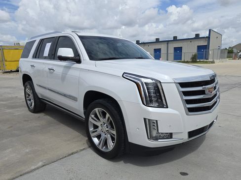 Used 2017 Cadillac Escalade Premium Luxury image 7