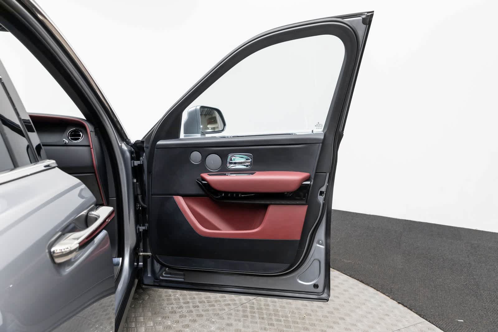 Certified 2022 Rolls-Royce Cullinan AWD/4WD image 35
