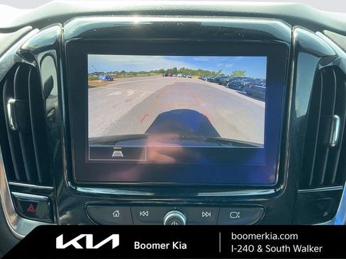Used 2023 Chevrolet Traverse LT FWD image 25