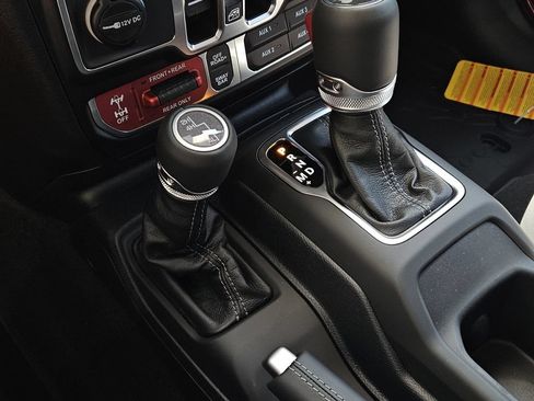 New 2026 Jeep Wrangler Unlimited Rubicon AWD/4WD image 21