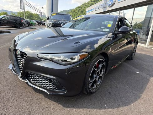 Used 2024 Alfa Romeo Giulia Veloce RWD image 9