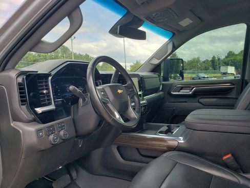 Used 2024 Chevrolet Silverado 2500 LT AWD/4WD image 28