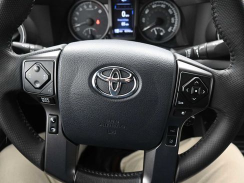 Used 2018 Toyota Tacoma TRD Off-Road image 19