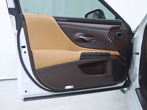 Used 2021 Lexus ES 300h w/ Accessory Package image 30