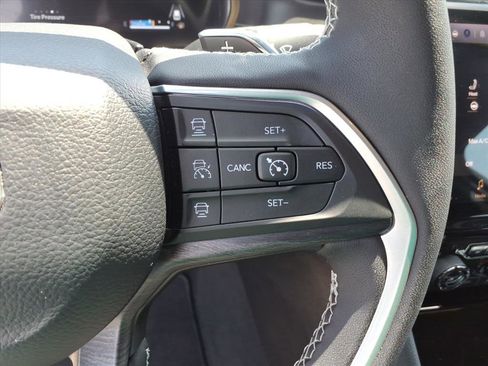 Used 2025 Jeep Grand Cherokee Limited AWD/4WD image 25