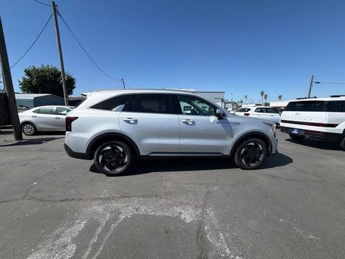 Used 2025 Kia Sorento EX FWD image 4