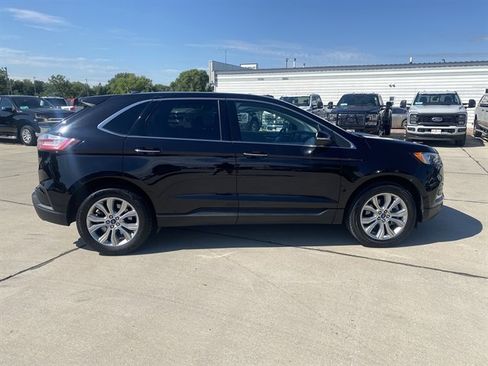 Certified 2022 Ford Edge Titanium image 4