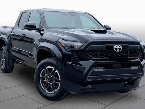 Used 2025 Toyota Tacoma TRD Sport AWD/4WD image 3