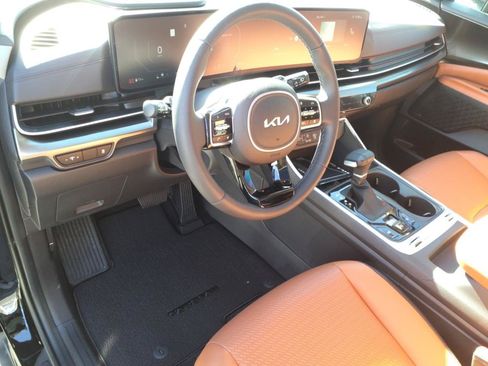 Used 2025 Kia Carnival SX Prestige FWD image 11