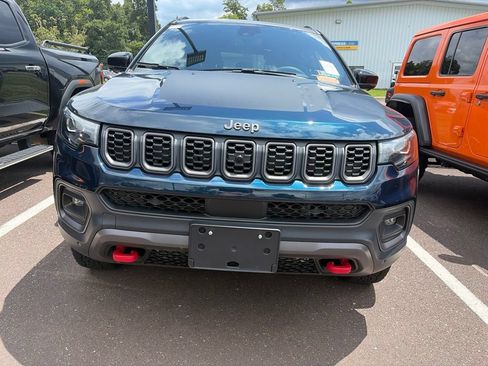Used 2024 Jeep Compass Trailhawk w/ Trailhawk Elite Group AWD/4WD image 2