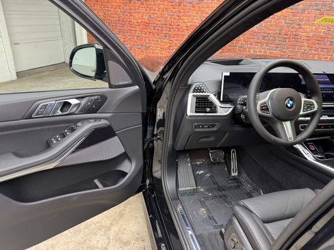 Used 2027 BMW X7 xDrive40i w/ M Sport Package AWD/4WD image 9