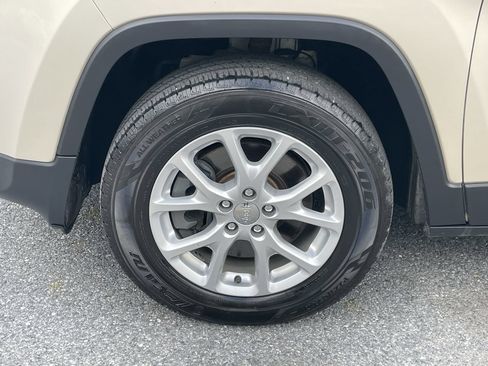 Used 2014 Jeep Cherokee Latitude AWD/4WD image 26