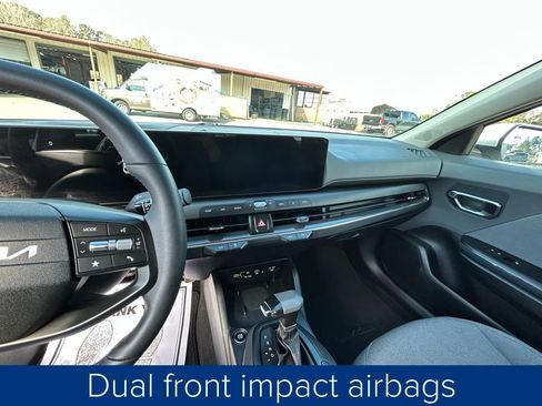 Used 2025 Kia K4 EX image 30