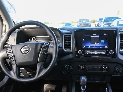 Used 2022 Nissan Frontier SV AWD/4WD image 14