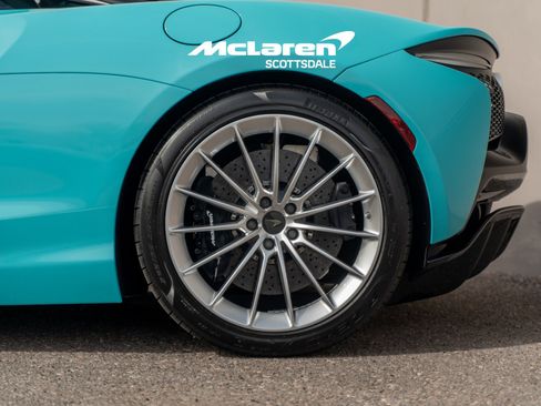 Used 2025 McLaren Artura image 23