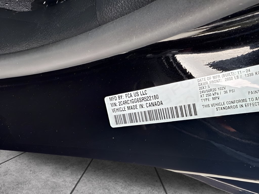 Used 2025 Chrysler Pacifica Limited FWD image 27