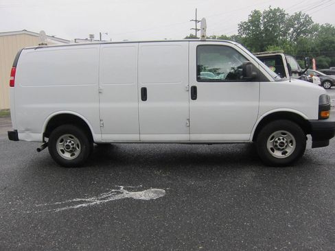 Used 2021 GMC Savana 2500 w/ Driver Convenience Package RWD image 3
