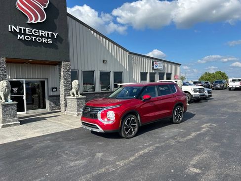 Used 2024 Mitsubishi Outlander AWD image 1