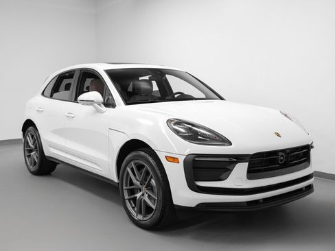 Certified 2026 Porsche Macan AWD/4WD image 10