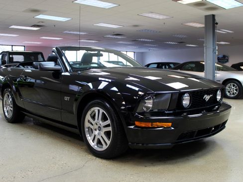 Used 2005 Ford Mustang GT image 17