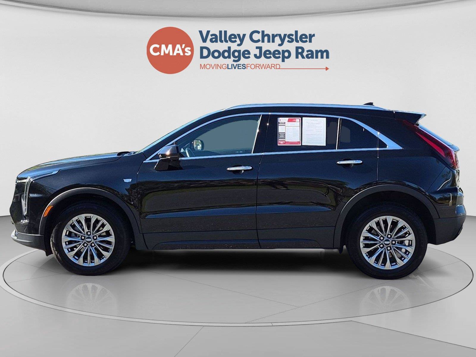Used 2025 Cadillac XT4 Premium Luxury AWD/4WD image 2