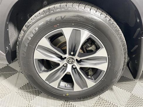 Used 2023 Toyota Highlander XLE AWD/4WD image 23